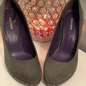 Woman’s heels 💜